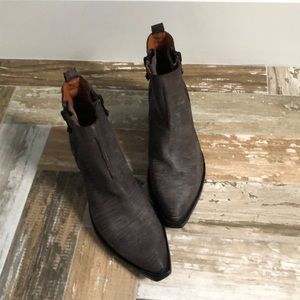 FRYE~SACHA MOTO BOOTIE~LIKE NEW~WOMENS SZ 8.5